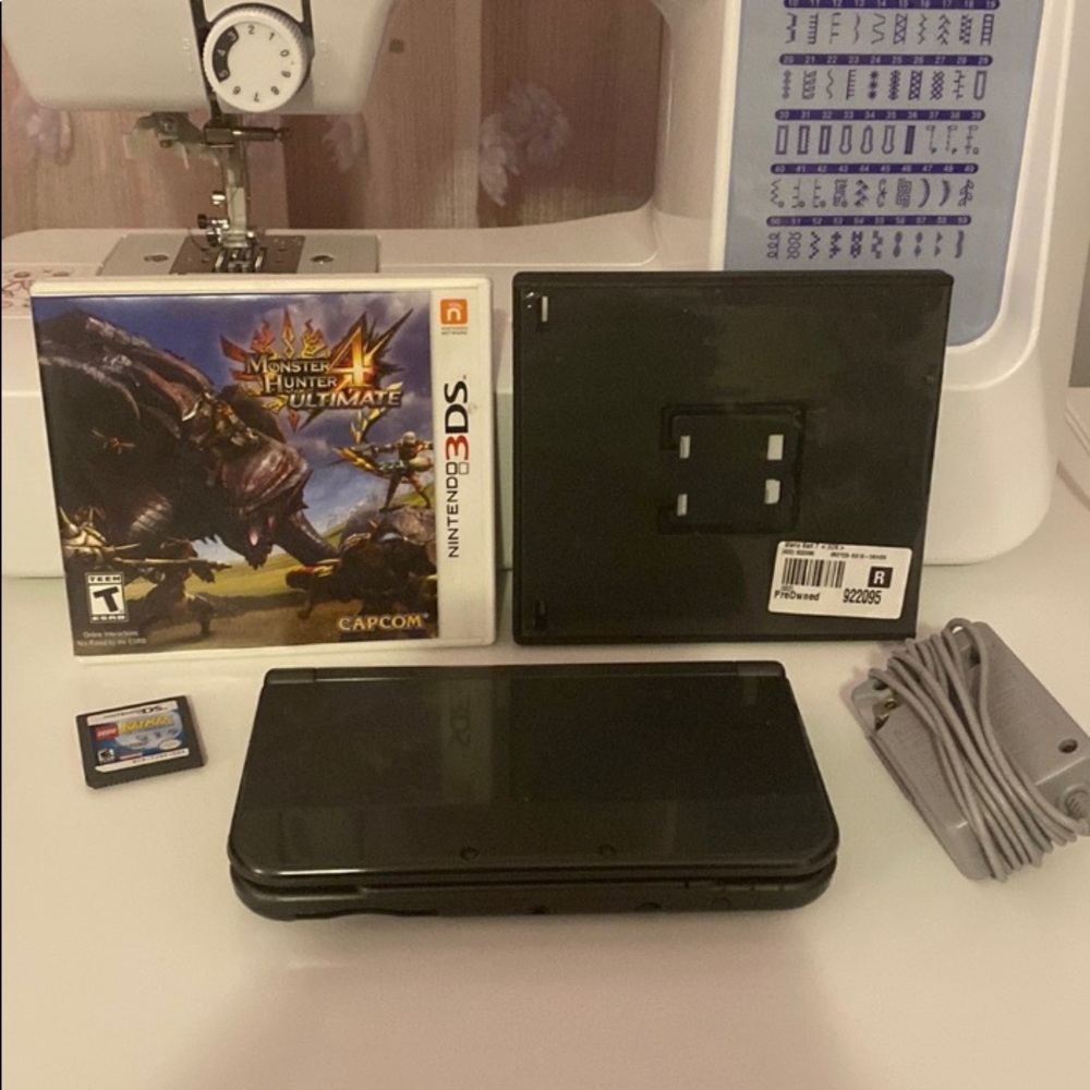 nintendo new 3ds xl black no box (includes 3 games)